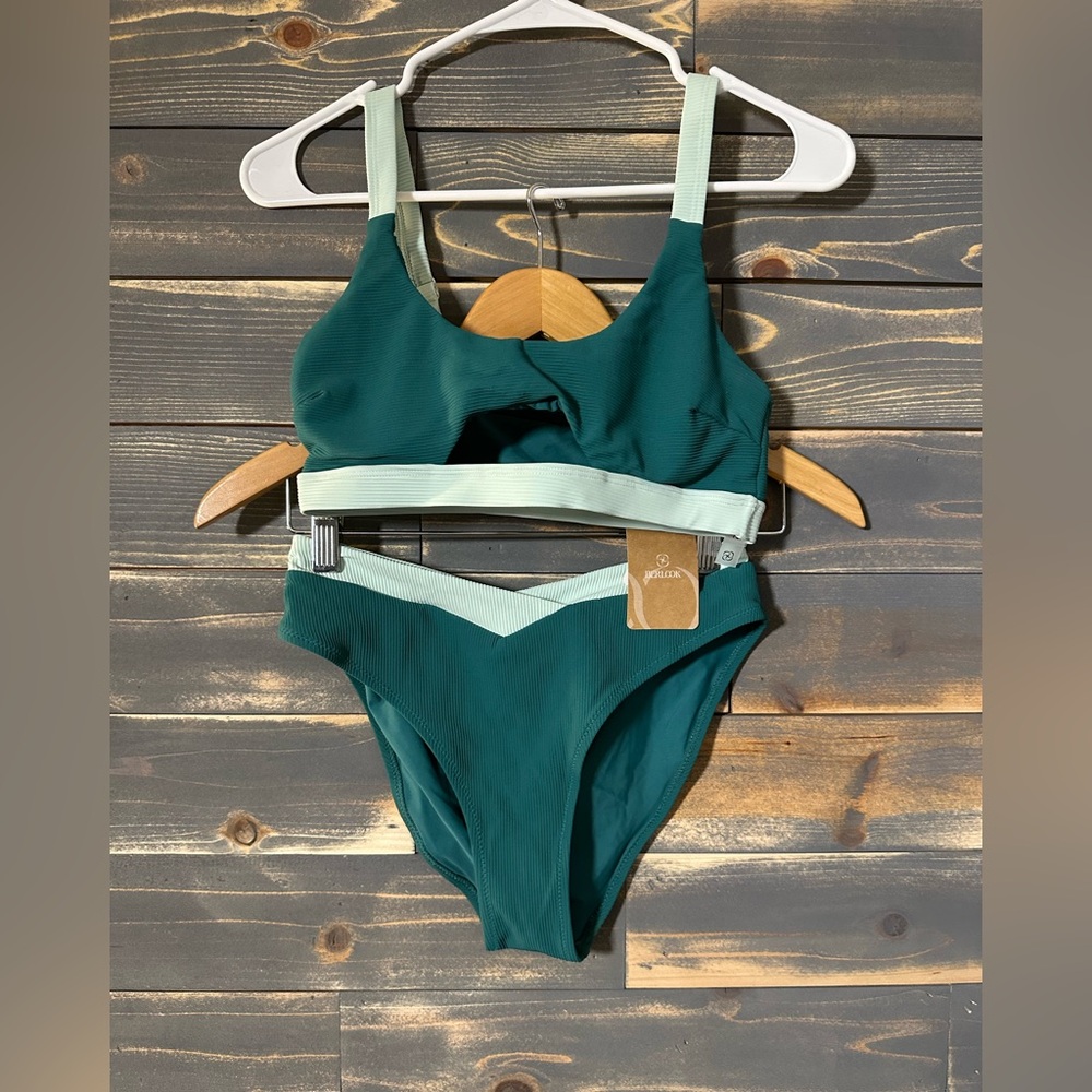 Women’s Two-Tone Green Scoop Neck Bikini - Picture 4 of 7